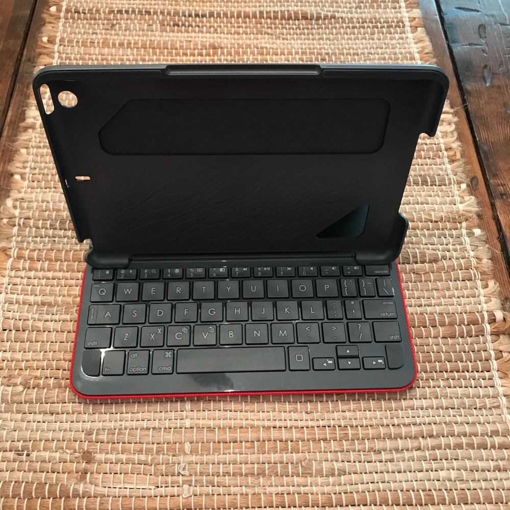 Logitech Keyboard / cover for iPad Mini 2